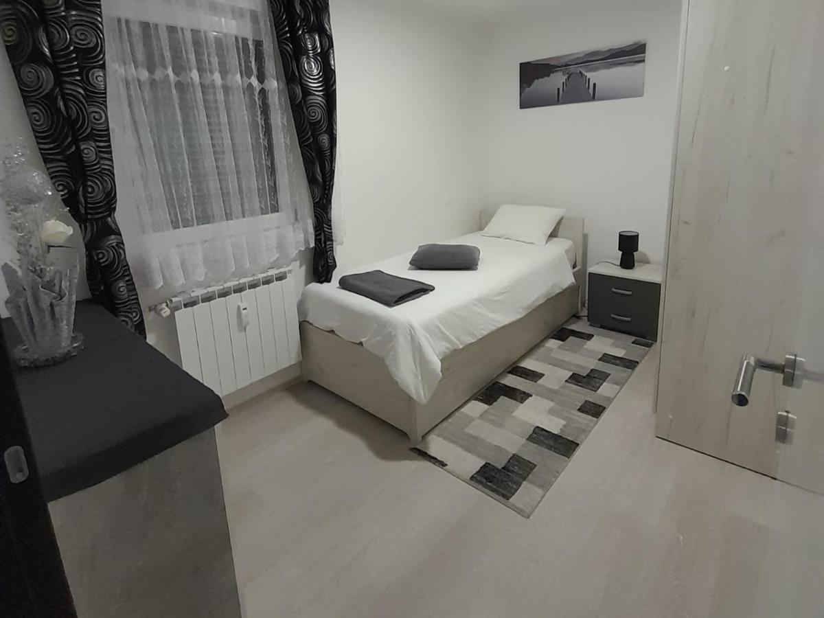 Apartman Lela Karlovac Dış mekan fotoğraf